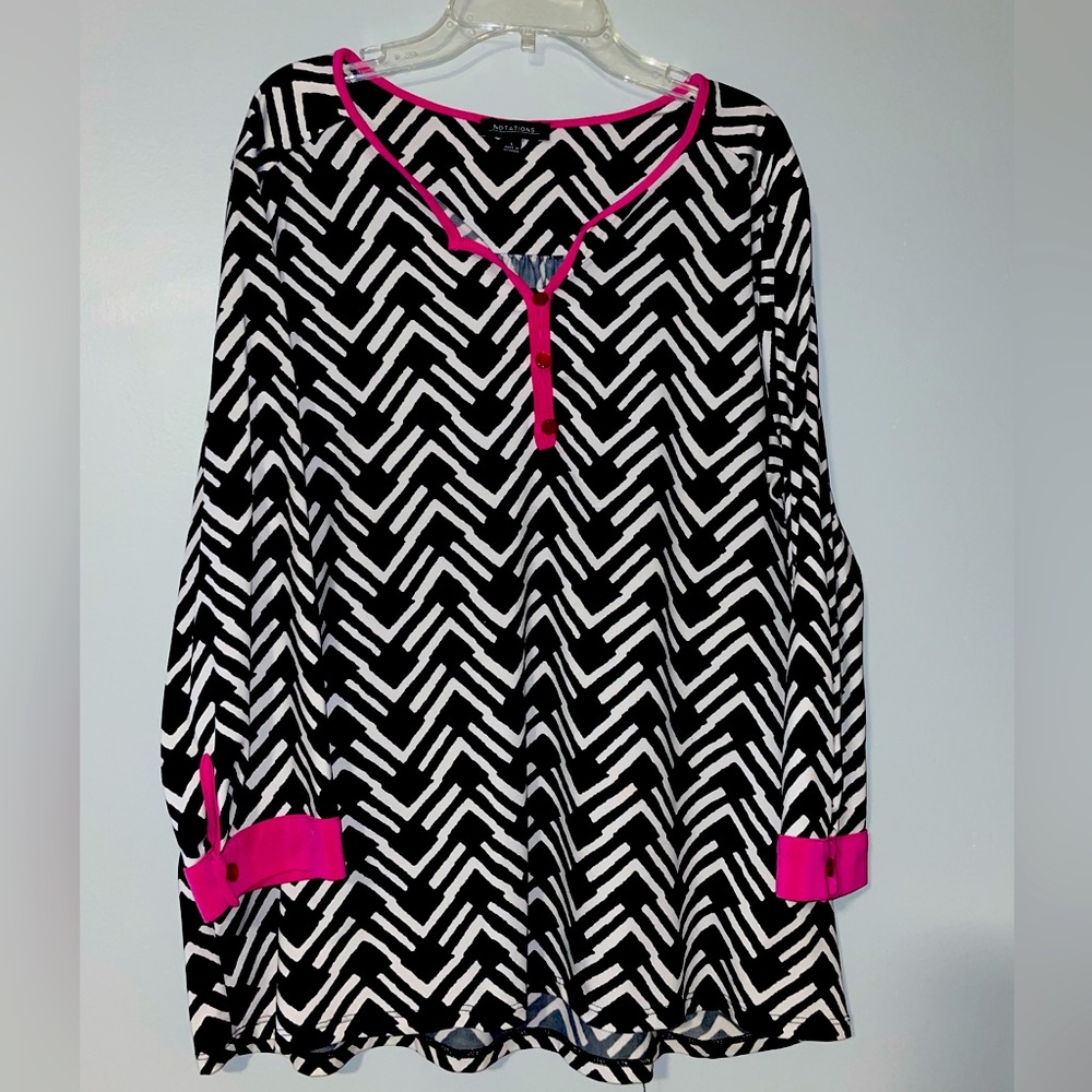 💖Notation Chic Black and White Zigzag Top with Pink Accents